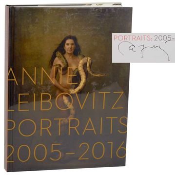 Signed Annie Leibovitz Photography Book image