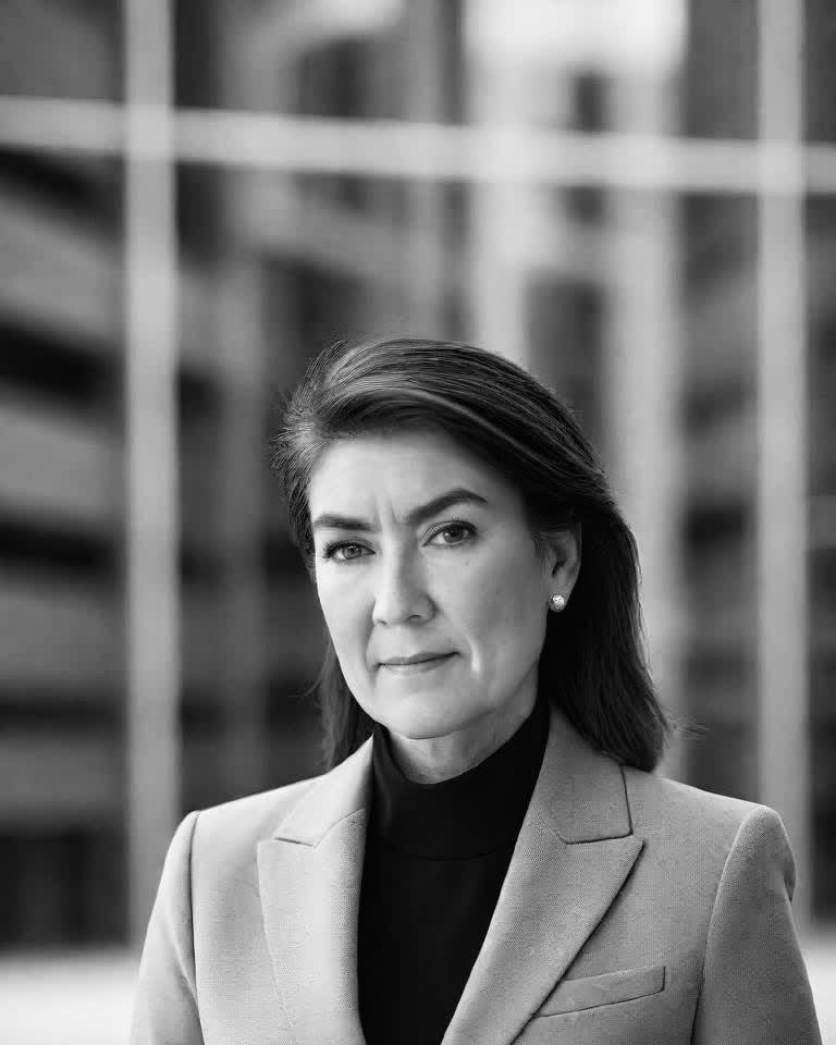 Emma Lochery image